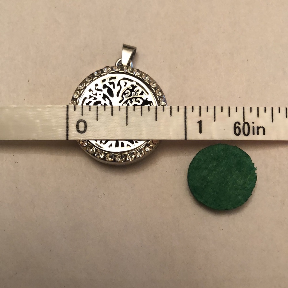 TREE OF LIFE Aromatherapy Pendant, Necklace & Extra Diffuser Tab - Picture 7 of 9